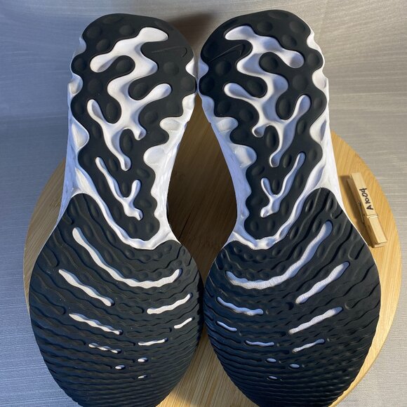 Size 9.5 - Nike React Infinity Run Flyknit 2 Black/White Sneakers Shoes A1004 - Picture 6 of 7